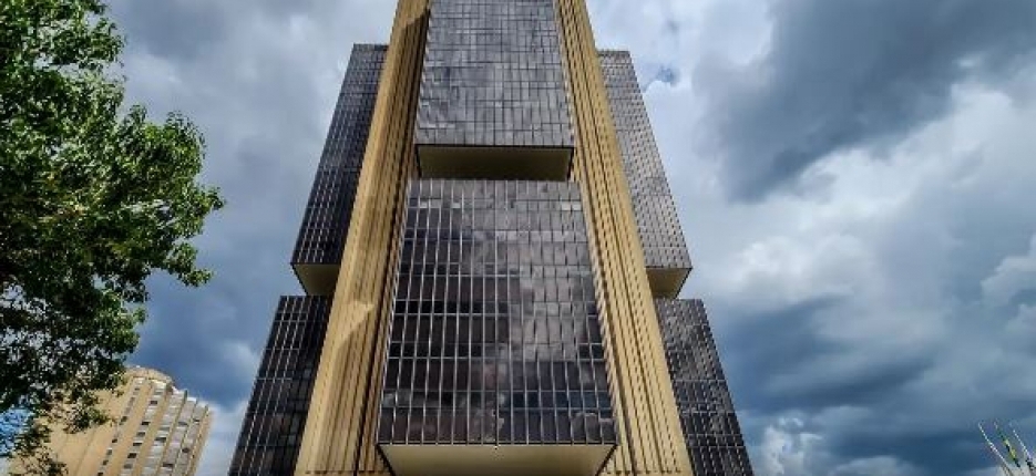 Copom eleva juros bsicos da economia para 15% ao ano
