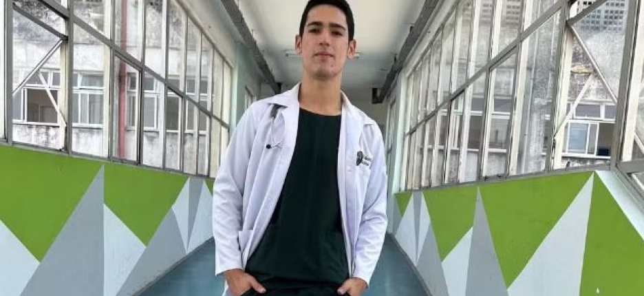 Egresso da rede p�blica do Cear� tira nota 1000 na reda��o do Enem 2025