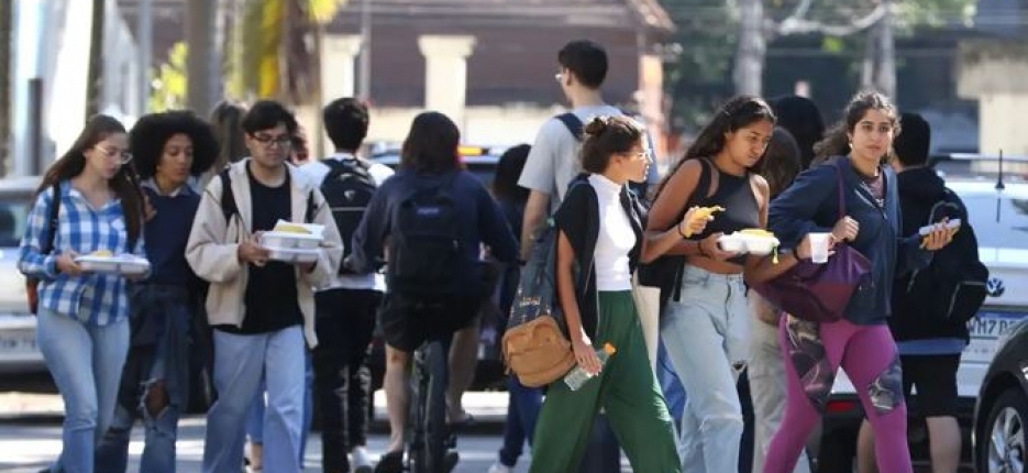 Meninas s�o as maiores v�timas de bullying nas escolas